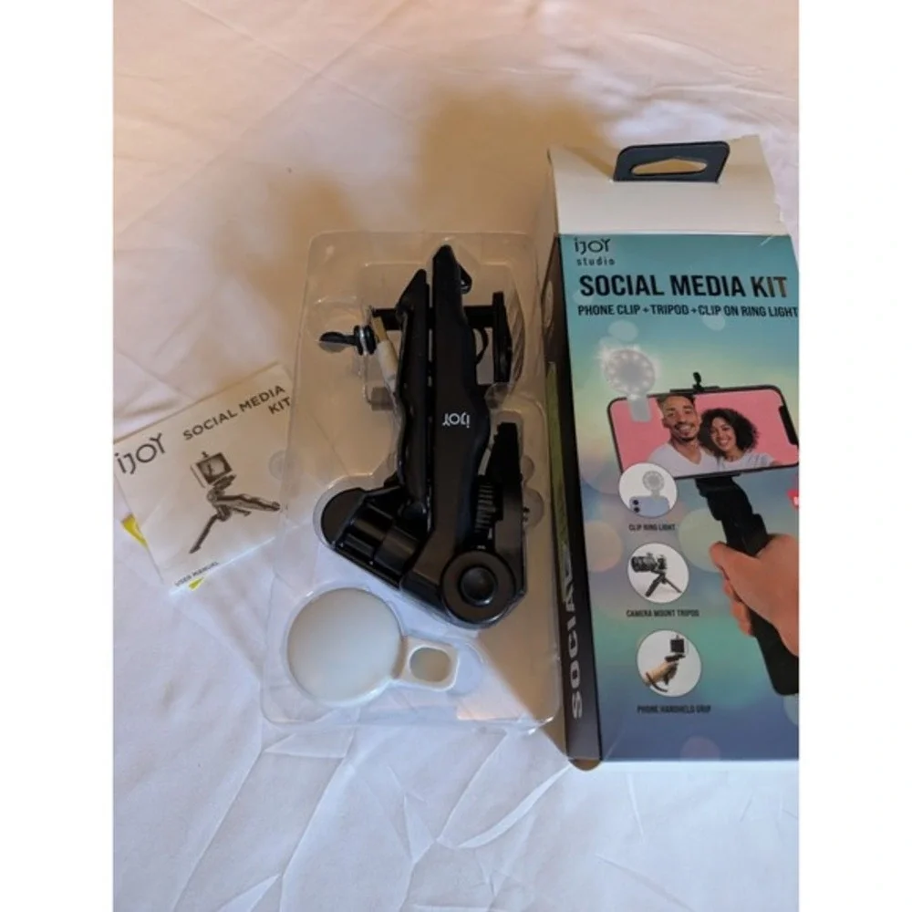 Studio Social Media Kit (3 in 1) Phone Clip + Tripod +‎ Clip on Ring Light
